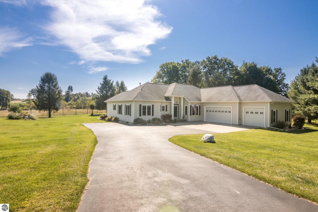 5296 Scofield Trail, Williamsburg, MI 49690