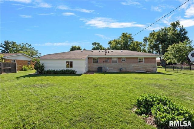 55 Bonniebrook Road, Chatham, IL 62629