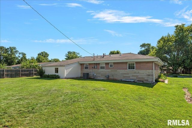 55 Bonniebrook Road, Chatham, IL 62629