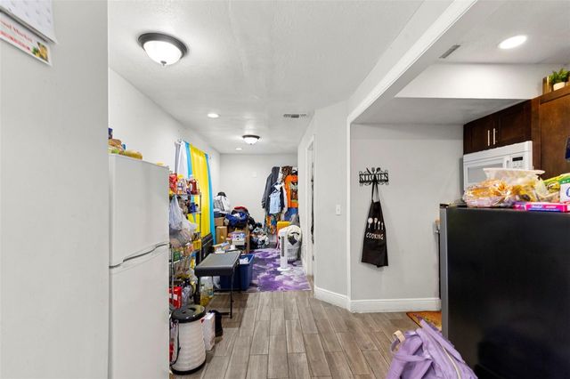6920 N CAMERON AVENUE, Tampa, FL 33614