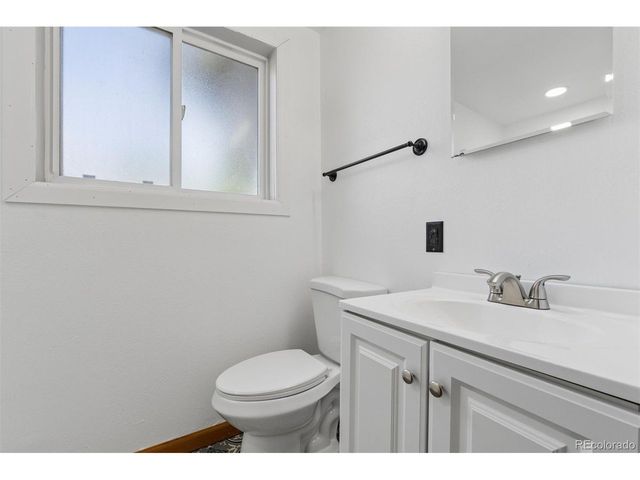 870 10th St, Berthoud, CO 80513