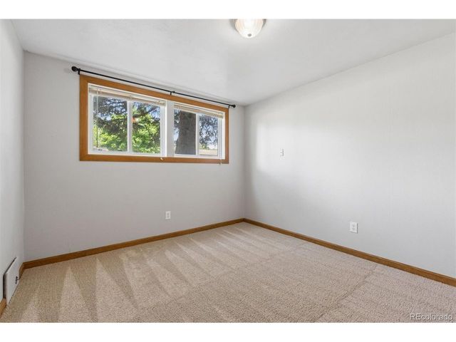 870 10th St, Berthoud, CO 80513