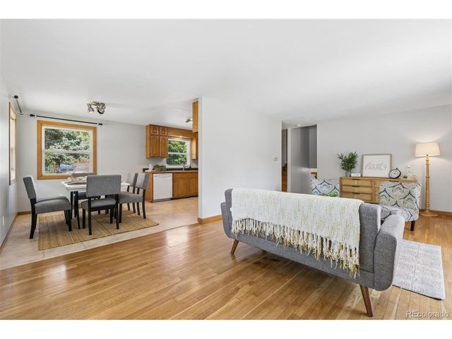 870 10th St, Berthoud, CO 80513