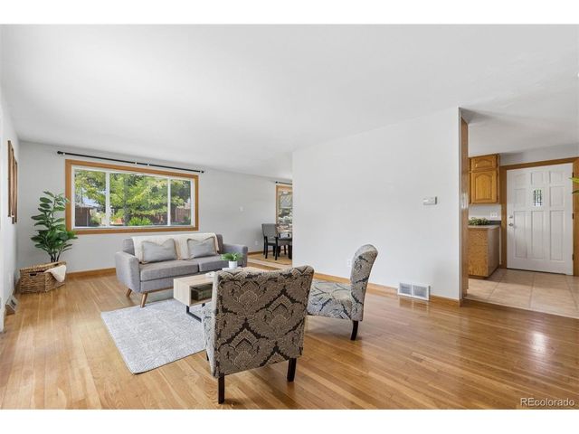 870 10th St, Berthoud, CO 80513