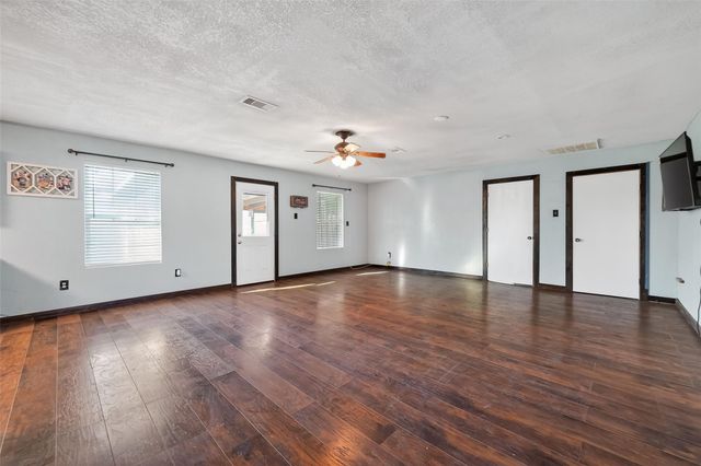 1910 Duncan Drive, Oyster Creek, TX 77541