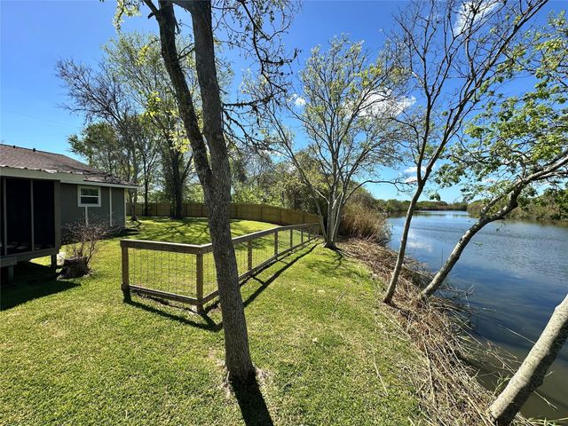 1910 Duncan Drive, Oyster Creek, TX 77541