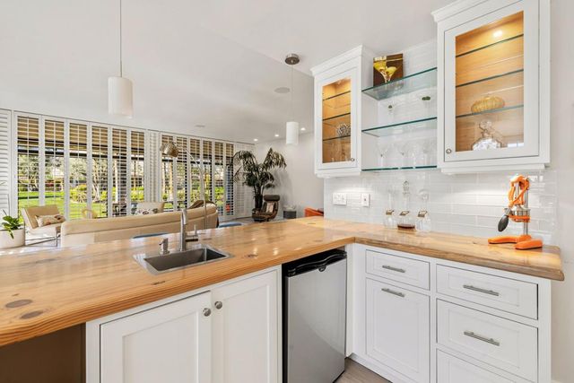 69 Dartmouth Drive, Rancho Mirage, CA 92270