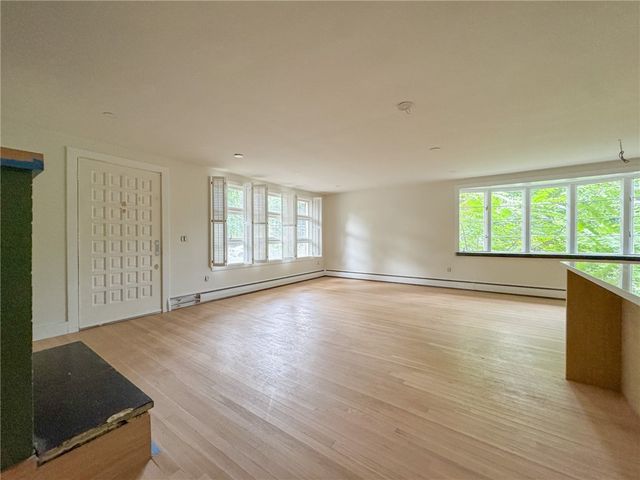 28 Hill Top Drive, Warwick, RI 02818