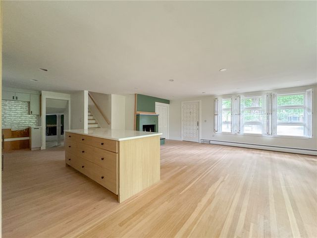 28 Hill Top Drive, Warwick, RI 02818