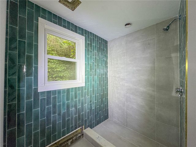 28 Hill Top Drive, Warwick, RI 02818