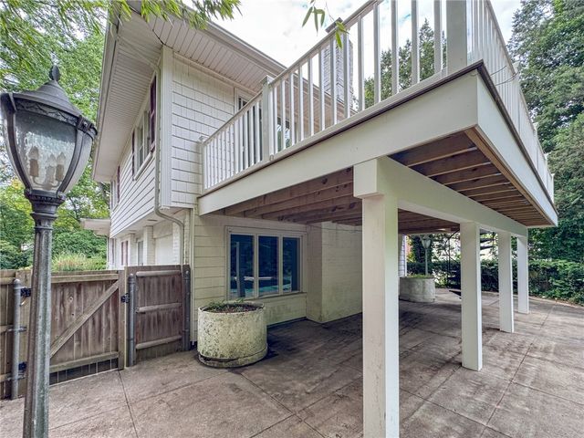 28 Hill Top Drive, Warwick, RI 02818