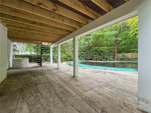 28 Hill Top Drive, Warwick, RI 02818