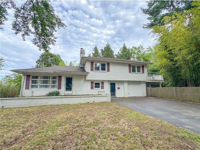 28 Hill Top Drive, Warwick, RI 02818