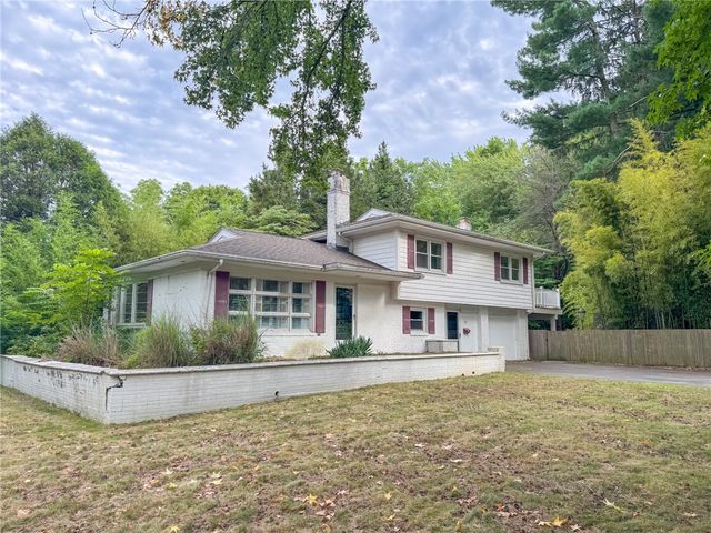 28 Hill Top Drive, Warwick, RI 02818
