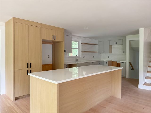 28 Hill Top Drive, Warwick, RI 02818