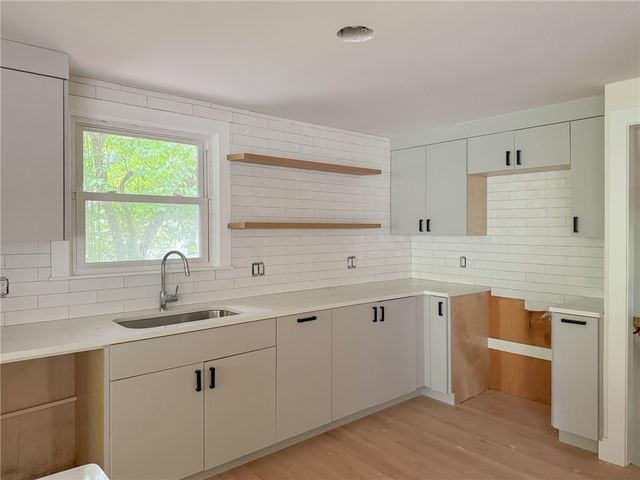 28 Hill Top Drive, Warwick, RI 02818