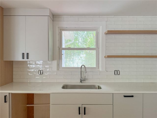 28 Hill Top Drive, Warwick, RI 02818