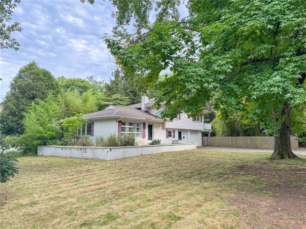 28 Hill Top Drive, Warwick, RI 02818