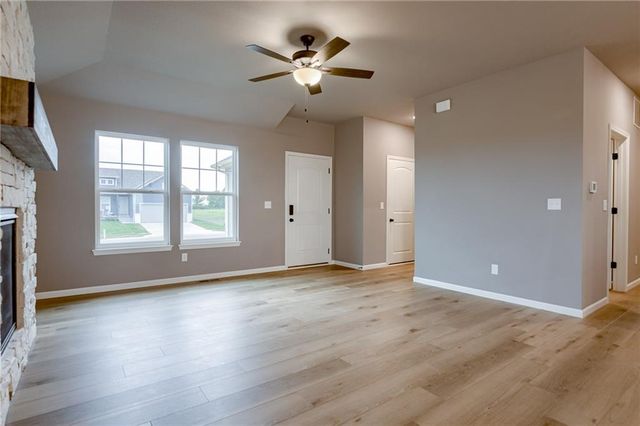 18490 W 205th Terrace, Spring Hill, KS 66083