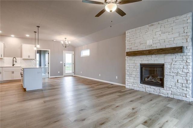 18490 W 205th Terrace, Spring Hill, KS 66083