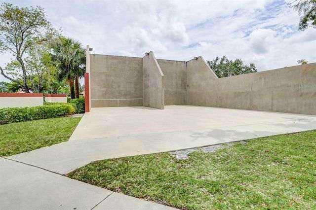 65 Centennial Ct 65, Deerfield Beach, FL 33442