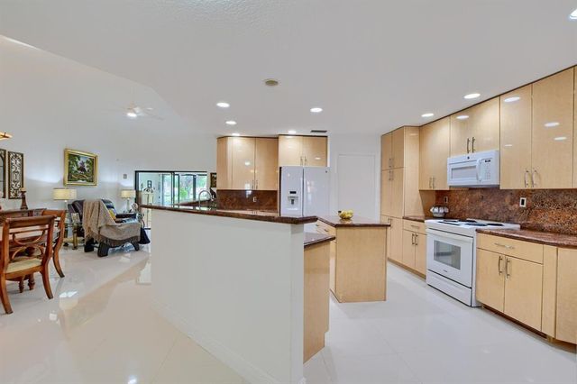 65 Centennial Ct 65, Deerfield Beach, FL 33442