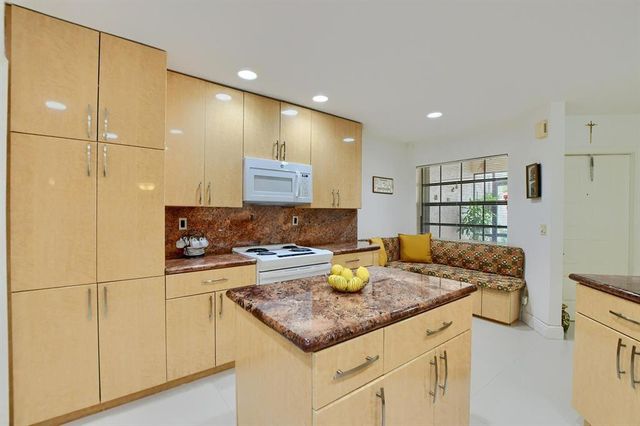 65 Centennial Ct 65, Deerfield Beach, FL 33442