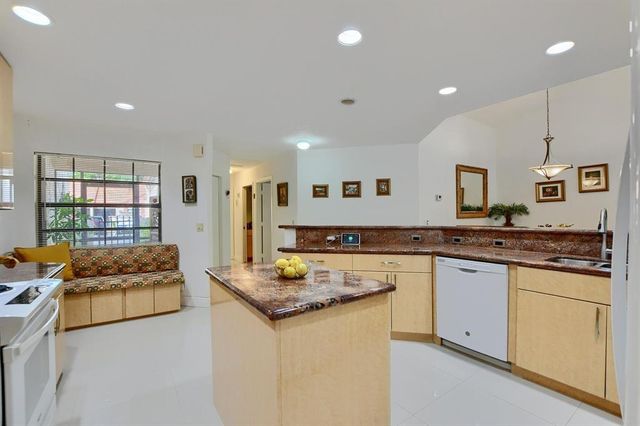 65 Centennial Ct 65, Deerfield Beach, FL 33442