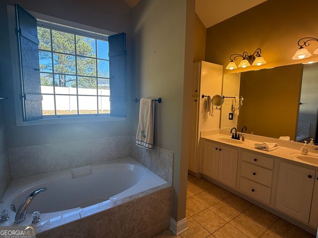 1422 New Holland Circle, Mcdonough, GA 30252