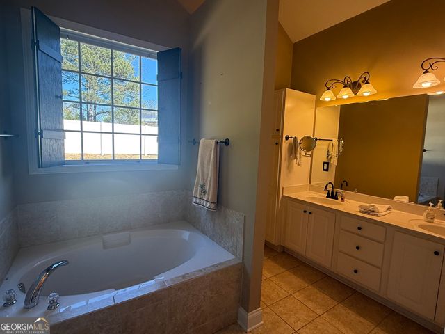 1422 New Holland Circle, Mcdonough, GA 30252