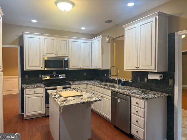 1422 New Holland Circle, Mcdonough, GA 30252