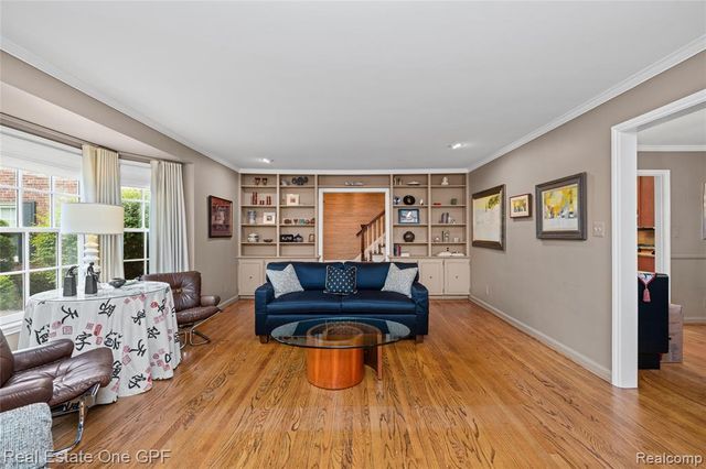 16904 Saint Paul Street, Grosse Pointe, MI 48230