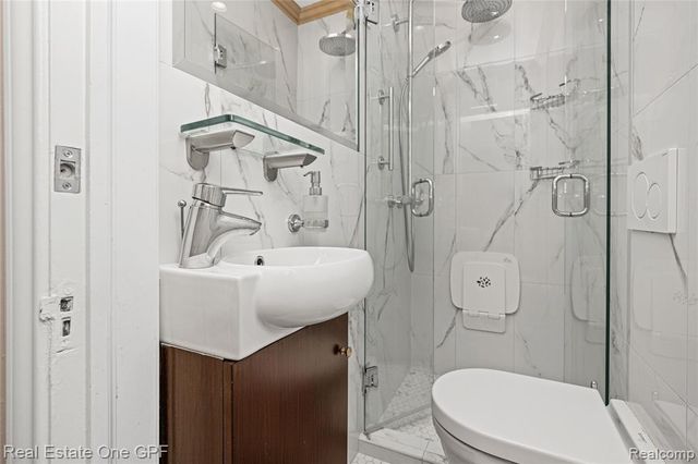 16904 Saint Paul Street, Grosse Pointe, MI 48230
