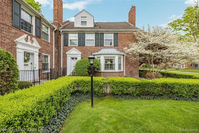 16904 Saint Paul Street, Grosse Pointe, MI 48230