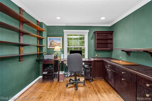 16904 Saint Paul Street, Grosse Pointe, MI 48230