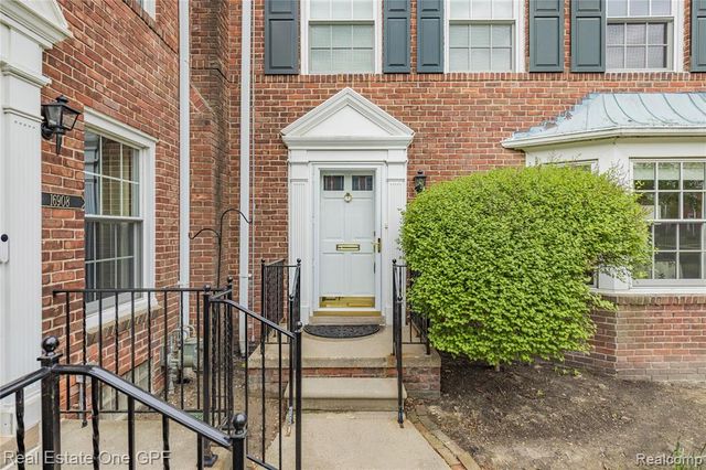 16904 Saint Paul Street, Grosse Pointe, MI 48230