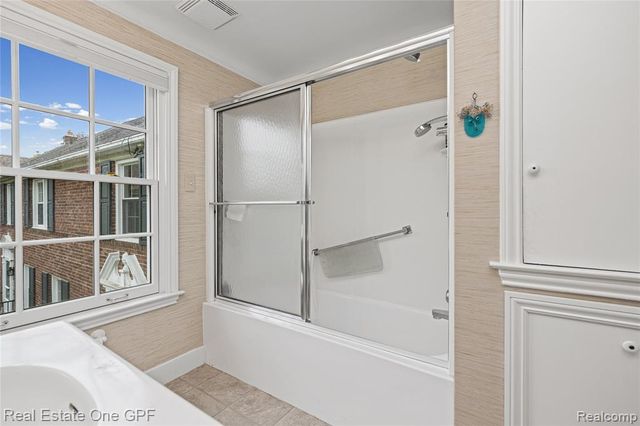 16904 Saint Paul Street, Grosse Pointe, MI 48230