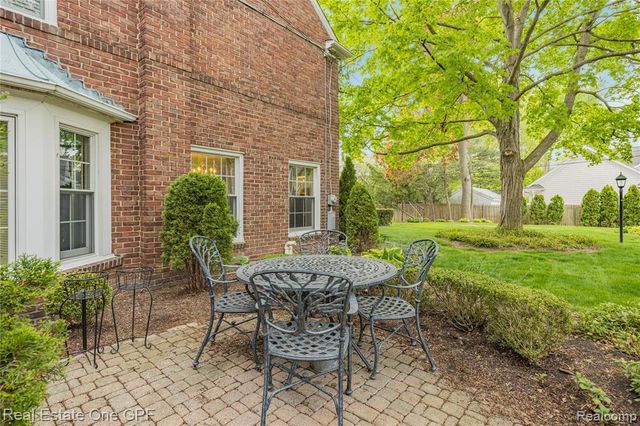 16904 Saint Paul Street, Grosse Pointe, MI 48230