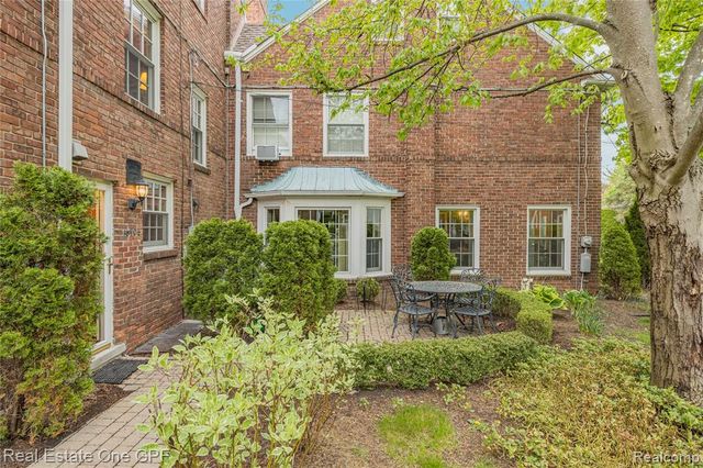 16904 Saint Paul Street, Grosse Pointe, MI 48230