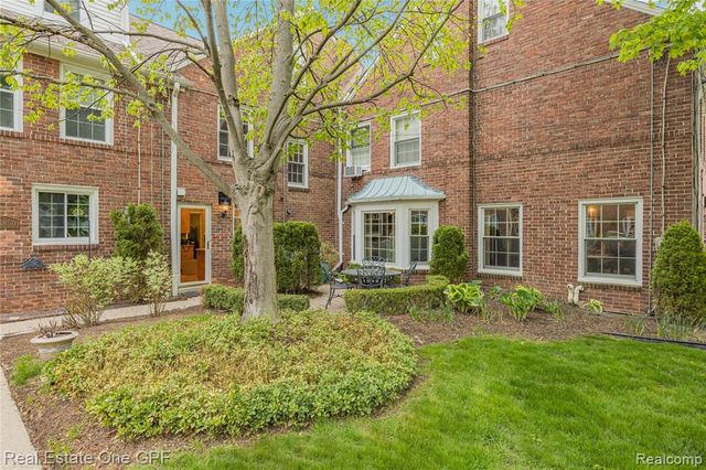 16904 Saint Paul Street, Grosse Pointe, MI 48230