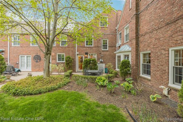 16904 Saint Paul Street, Grosse Pointe, MI 48230