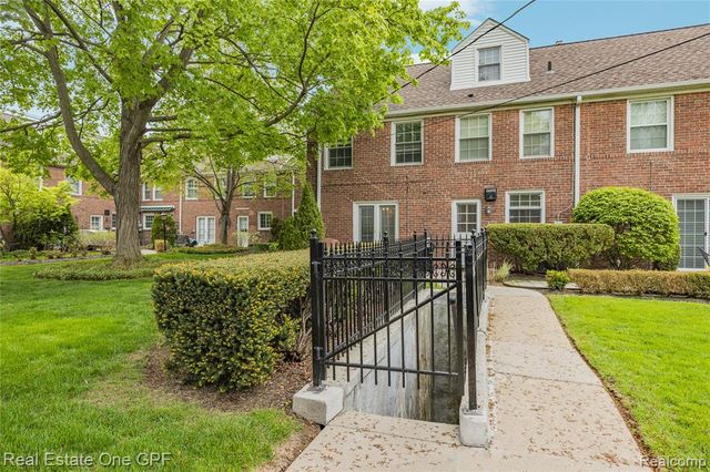 16904 Saint Paul Street, Grosse Pointe, MI 48230