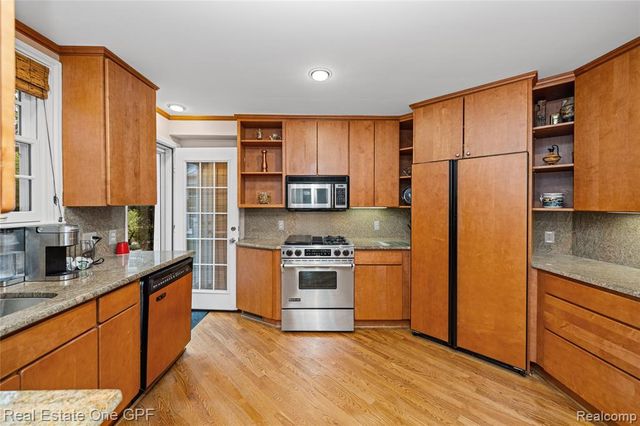 16904 Saint Paul Street, Grosse Pointe, MI 48230