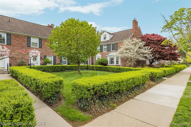 16904 Saint Paul Street, Grosse Pointe, MI 48230