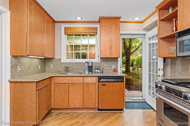 16904 Saint Paul Street, Grosse Pointe, MI 48230
