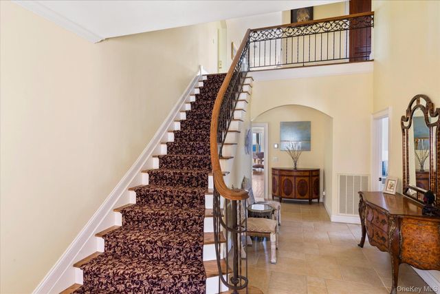 3172 Sound Avenue, Riverhead, NY 11901