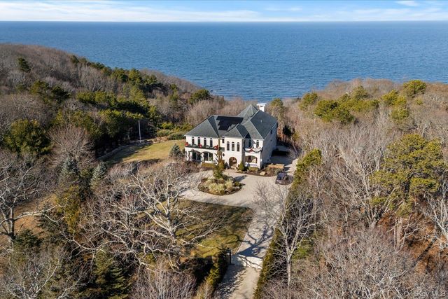 3172 Sound Avenue, Riverhead, NY 11901