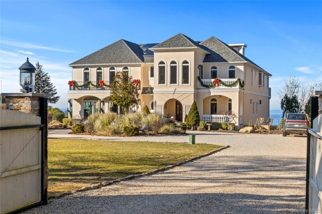 3172 Sound Avenue, Riverhead, NY 11901