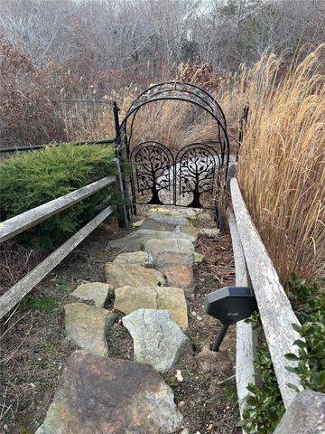 3172 Sound Avenue, Riverhead, NY 11901