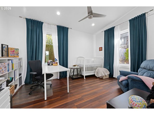 280 E 5TH Ave, Cannon Beach, OR 97110